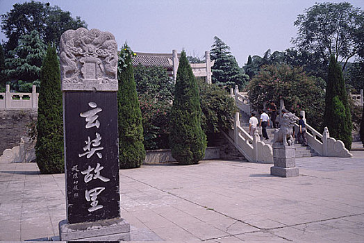 河南偃师市缑氏镇陈河村