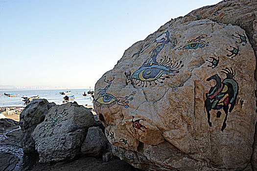 北戴河礁石上的涂鸦