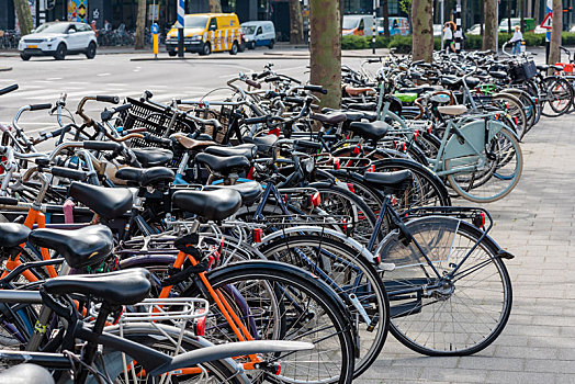 荷兰鹿特丹的自行车停车场