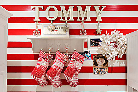 圣诞袜,悬挂,传统,托架,架子,红色,白色,条纹,墙壁