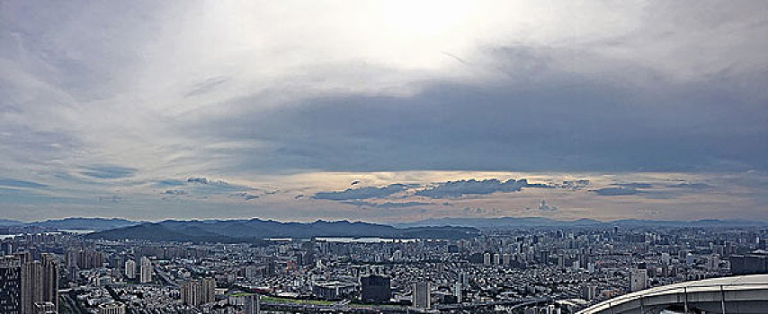 从杭州第一高楼来福士楼顶拍杭州城市全景