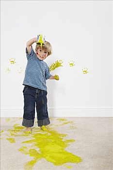 幼儿,男孩,倒出,绘画,地毯