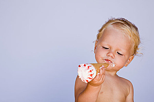 婴儿,吃,冰淇淋蛋卷