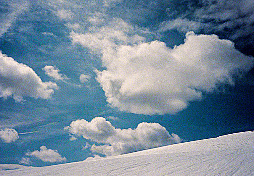 蓝天,白云,滑雪坡