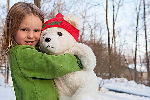 小女孩,搂抱,泰迪熊,户外,冬天