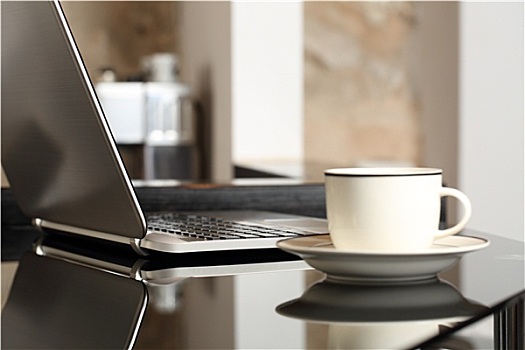 笔记本电脑,桌子,工作场所,一杯咖啡