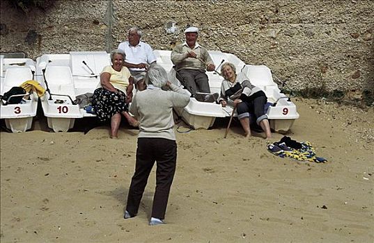 男人,女人,老人,海滩,游客,摄影,拍照,假日,金色,湾,马耳他,欧洲,欧盟新成员