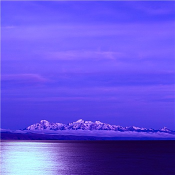 提提卡卡湖,安第斯山,满月