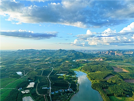 江西金溪,采矿废弃地变身生态旅游景区