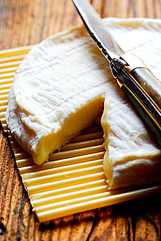 山羊乳酪,拉吉奥乐,刀