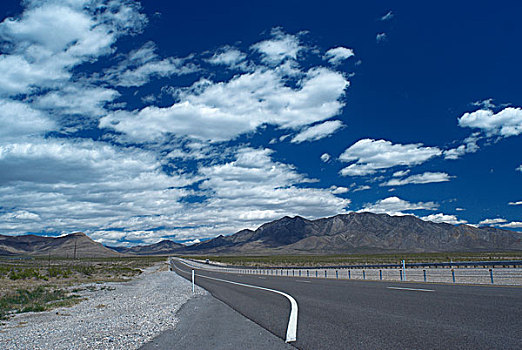 空,乡村道路,阴天