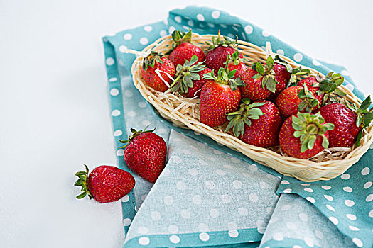 新鲜,草莓,柳条盘,白色背景,背景