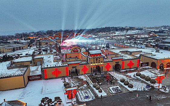 河南三门峡,陕州地坑院银装素裹迎新年