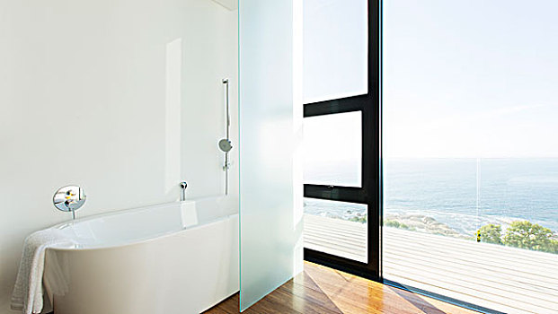 浴缸,玻璃滑动门,现代住宅