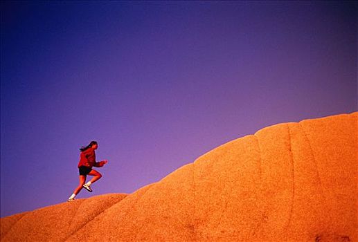 女人,山