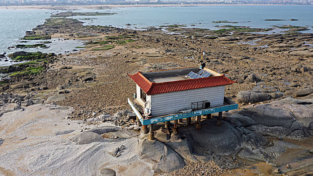 航拍赶海胜地太公岛,游客赶海拾贝乐在其中