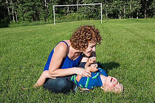 母亲,儿子,草地,石头,朴素,艾伯塔省,加拿大
