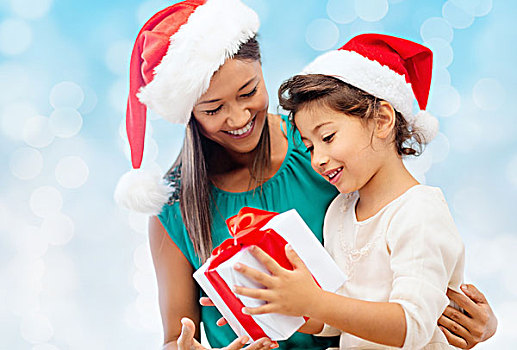圣诞节,休假,庆贺,家庭,人,概念,高兴,母亲,小女孩,圣诞老人,帽子,礼盒,上方,蓝色,背景