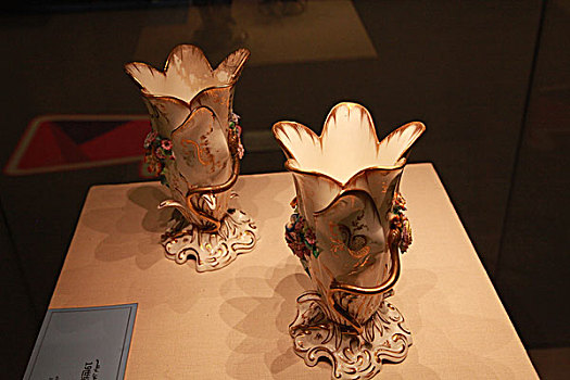 19世纪花瓶双件套