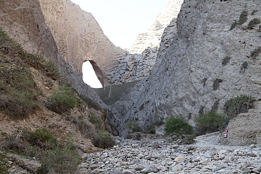 新疆阿图什天门,被英国探险家发现的世界最高天然石拱门
