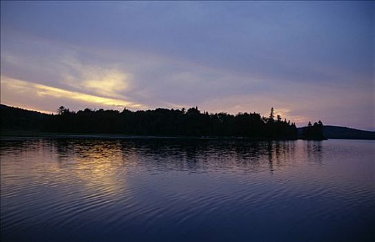 晚间,湖,阿尔冈金省立公园,加拿大