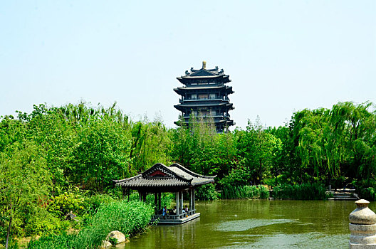 春風(fēng)又綠大明湖