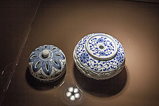 青花瓷茶叶罐
