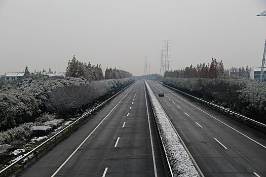 风雪高速路