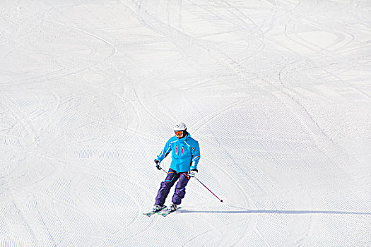 滑雪场滑雪