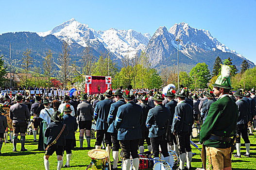 队列,传统服装,正面,山,加米施帕藤基兴,陆地,上巴伐利亚,巴伐利亚,德国