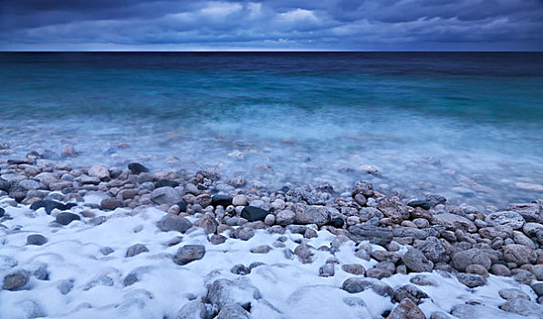 积雪,鹅卵石,岸边,乔治亚湾,布鲁斯半岛国家公园,安大略省,加拿大