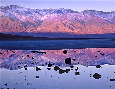 山脉,反射,静水,死亡谷国家公园,加利福尼亚