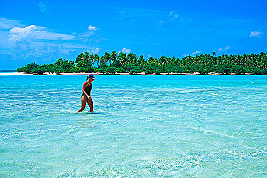 库克群岛,南太平洋,泻湖,女人,走,清水,白沙