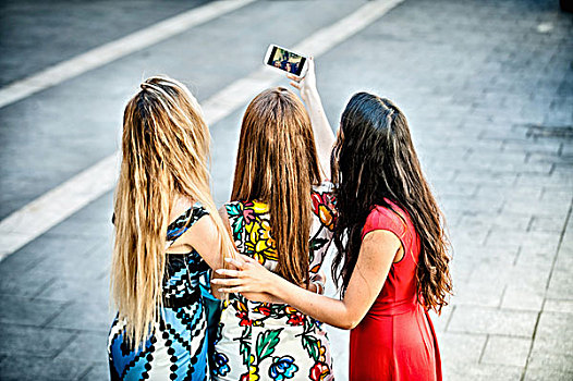 后视图,三个女人,年轻,智能手机,萨丁尼亚,意大利