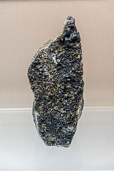 上海博物馆的铜矿石特写