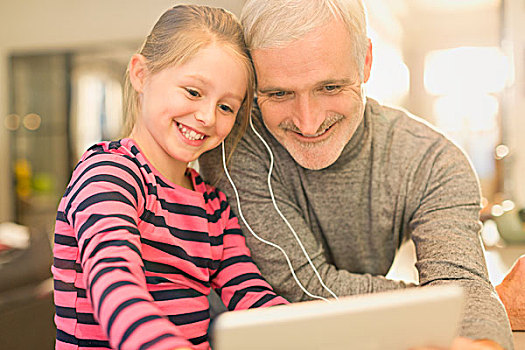 微笑,父亲,女儿,分享,耳机,看,录像,数码