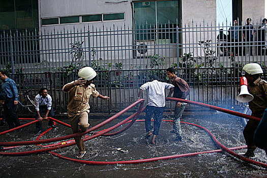 消防员,移动,救助,火灾,建筑,房子,两个,电视,报纸,达卡,孟加拉,二月,2007年