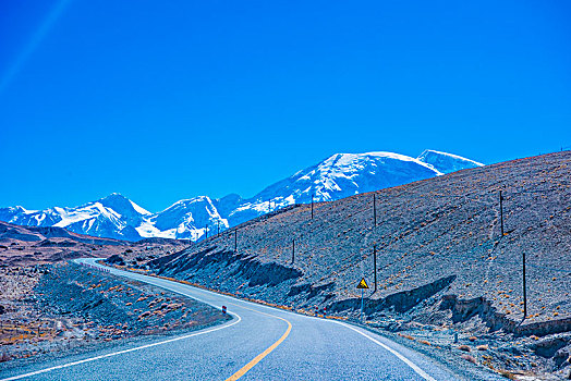 新疆,雪山,蓝天,公路