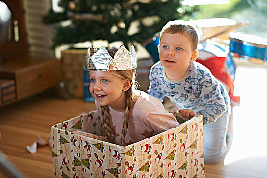 男孩,推,姐妹,纸箱,圣诞节