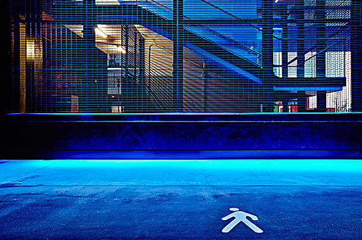 户外,现代,地铁,火车站,公共交通,建筑,夜晚,城市,布雷西亚,蓝色,光亮