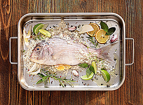 铜盆鱼,海盐,调味品,烧烤锡盘