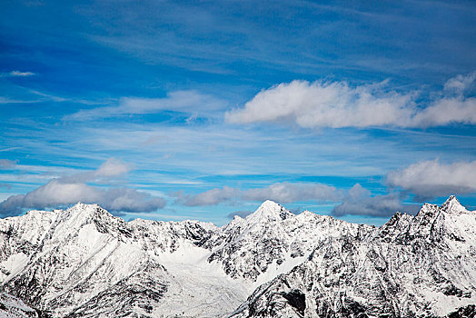 高山雪景风光