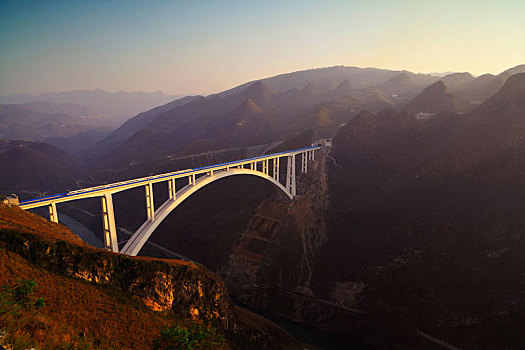 世界最大跨度的钢筋混凝土拱桥,沪昆客专北盘江特大桥