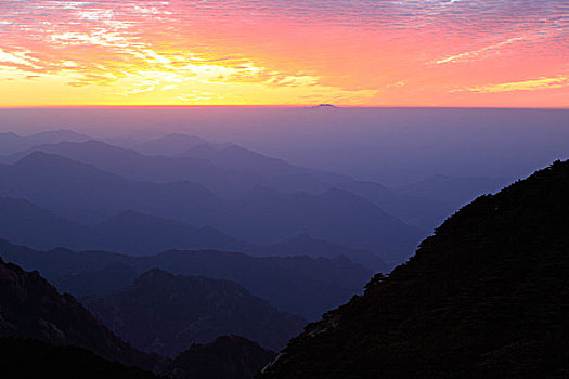 山峦,山顶,远景