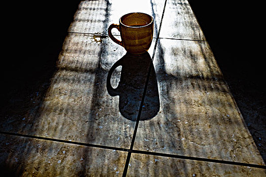 咖啡杯,影子,砖地