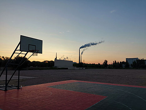 清晨篮球场