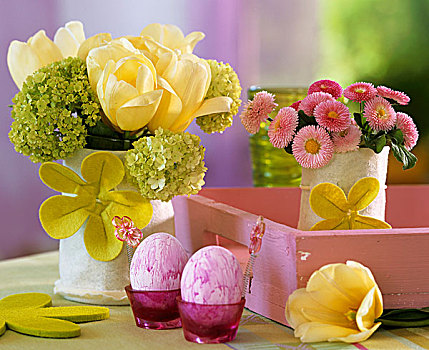 桌饰,郁金香,荚莲属植物,雏菊