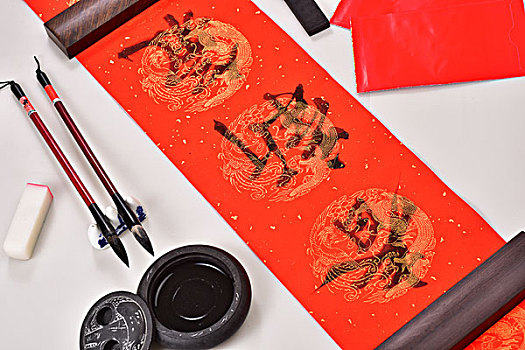 中國(guó)春節(jié)寫春聯(lián)