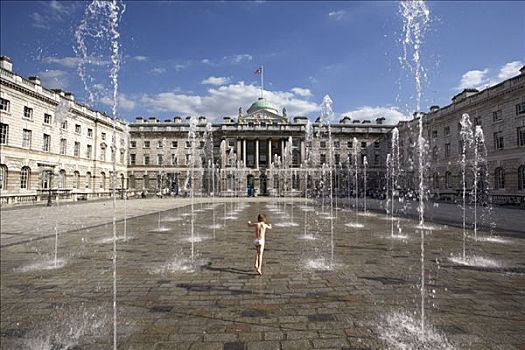 孩子,跑,喷泉,萨默塞特宫,伦敦,英格兰