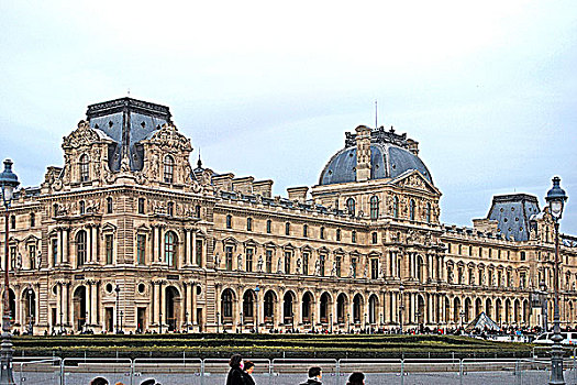 法国巴黎卢浮宫内景